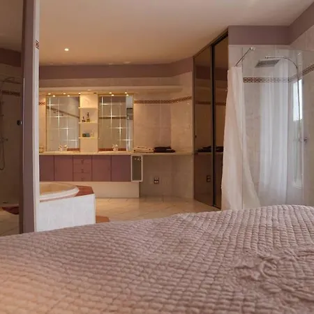Villa De 180m3 Avec La Superbe Vue Climatisation Chiens Acceptes Connaux