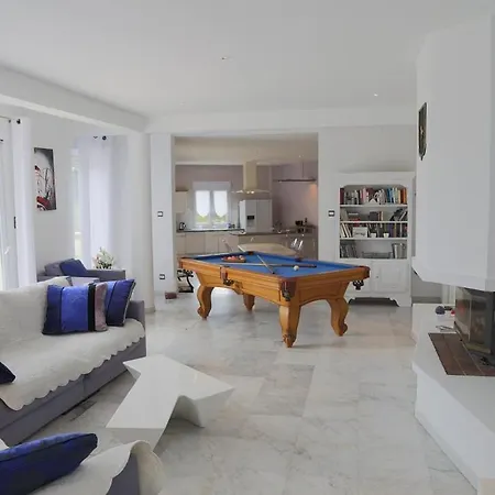 Villa De 180m3 Avec La Superbe Vue Climatisation Chiens Acceptes Connaux